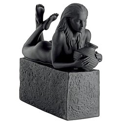 Фигурка из фарфора Водолей (женщина)