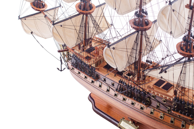 Модель Парусного корабля из дерева Полтава, вид профиль