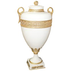 Амфора из фарфора в греческом стиле