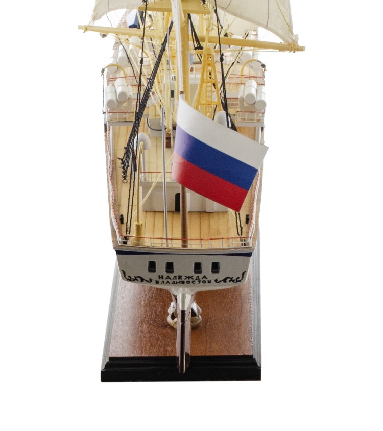 Модель корабля из дерева Надежда Т-100, фотография сзади