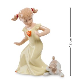 Статуэтка из керамики Девочка с собачкой