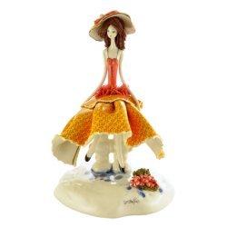 Статуэтка из фарфора Леди в красном на скамейке