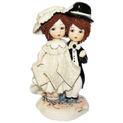 Фигурка из фарфора Девочка в белом и мальчик на скамейке