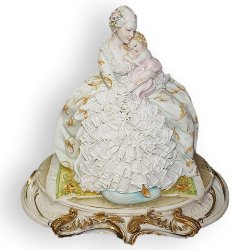 Статуэтка из фарфора Мать и дитя