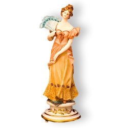 Статуэтка из фарфора Дама с веером