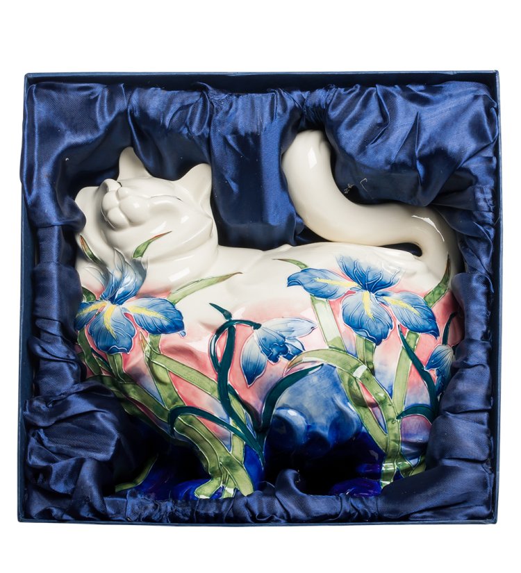 Статуэтка из фарфора Белая кошка в синих цветах Pavone JP-11/ 20, фотография в упаковке