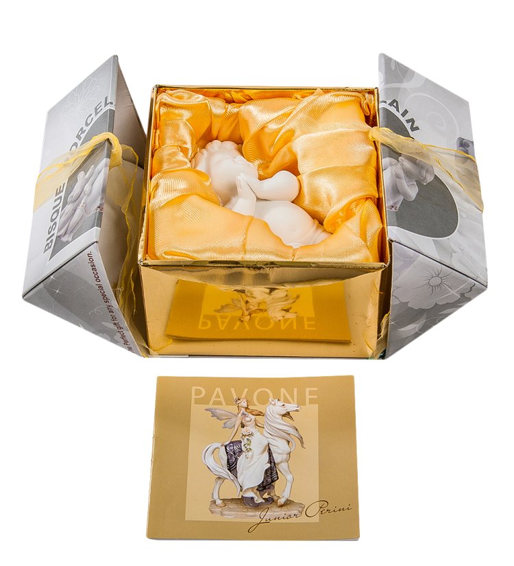 Статуэтка из бисквитного фарфора Молящийся Амурчик с Золотыми крыльями Pavone JP-48/ 6, фотография в упаковке