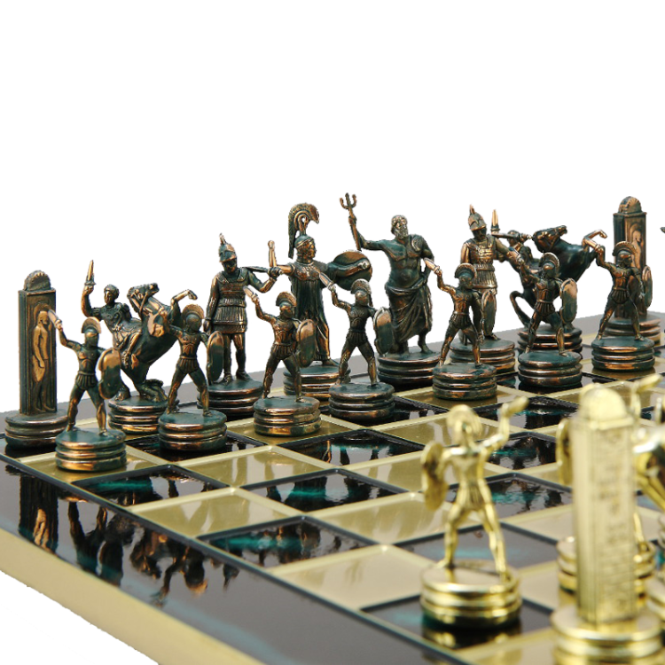 Шахматы Троянская война, Зеленая доска, фигуры антик Manopoulos MP-S-4-A-36-G, фотография фигур цвета антик