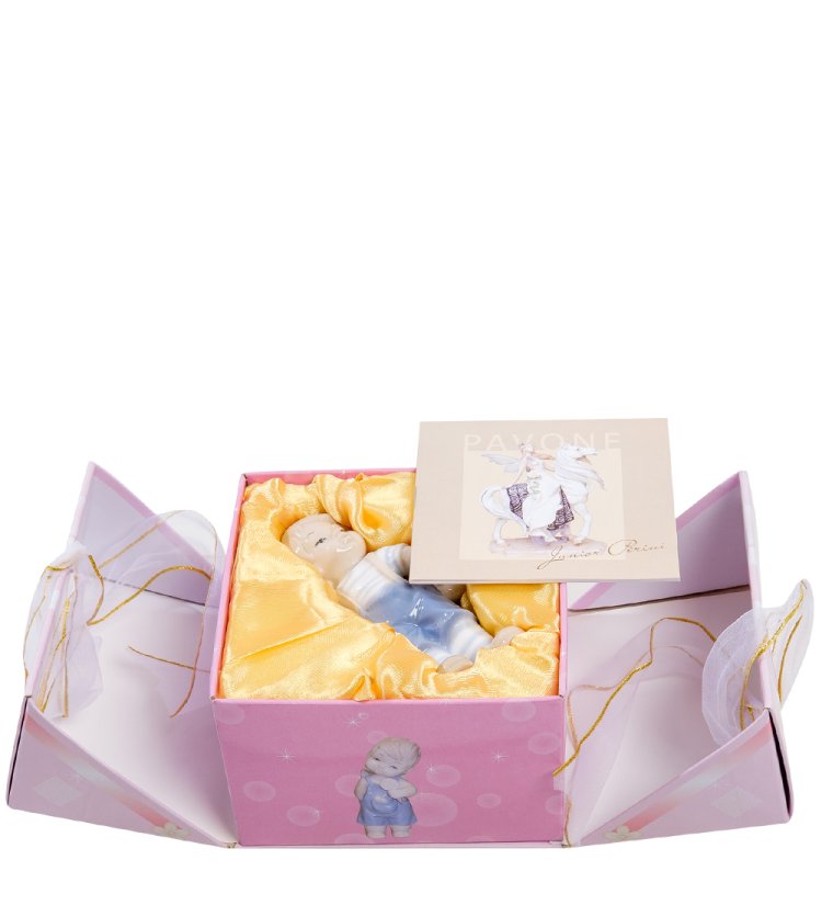 Статуэтка из фарфора Ангелочек-Мальчик с подарком Pavone JP-36/28, фотография в упаковке