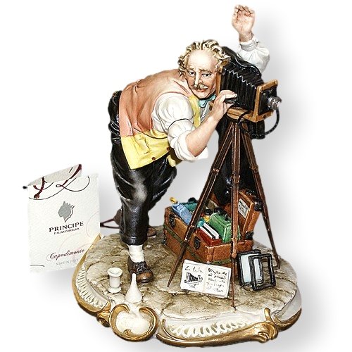 Статуэтка из фарфора Фотограф