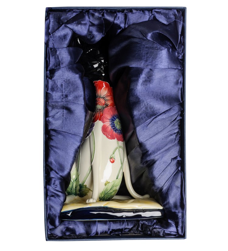 Статуэтка из фарфора Черно-белый кот с цветами Pavone JP-156/ 6, фотография в упаковке