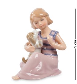 Статуэтка из керамики Девочка с собачкой игра в ладушки
