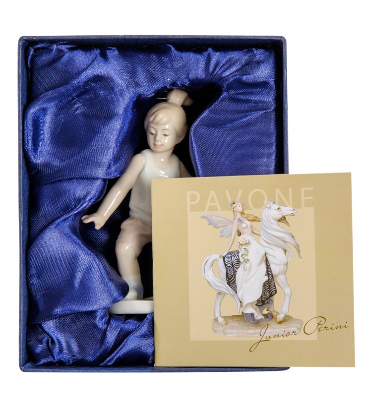 Фигурка из фарфора Юная баскетболистка