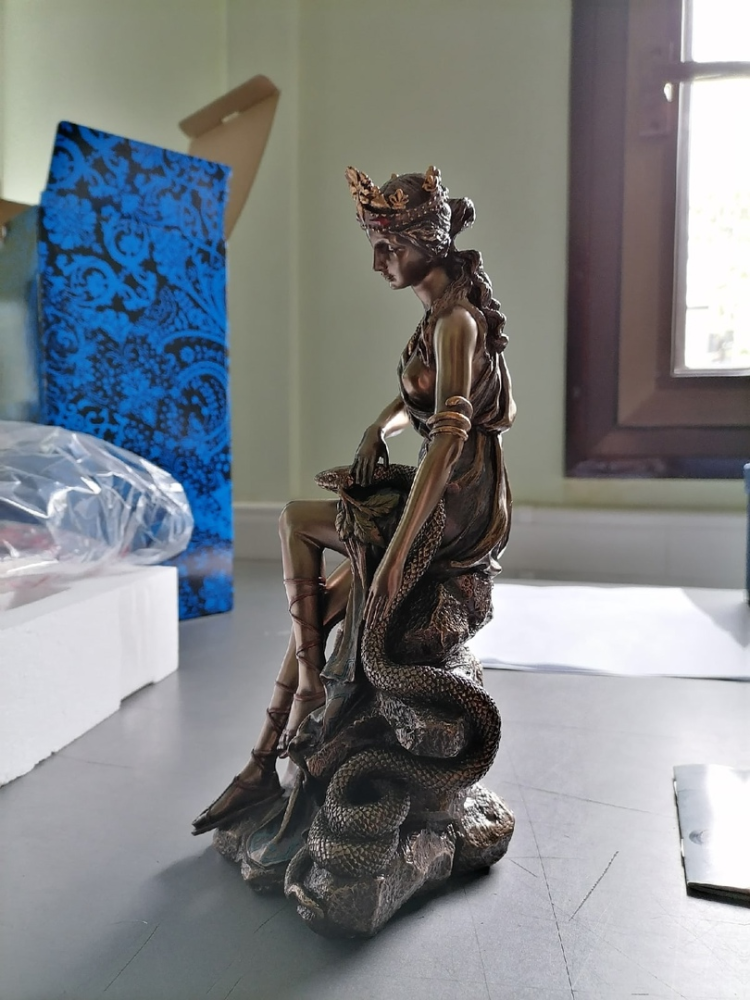 Статуэтка Гигиея - богиня здоровья и чистоты Veronese WS-890, фото со склада вид со стороны