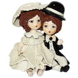 Фигурка из фарфора Девочка в белом и мальчик сидящие