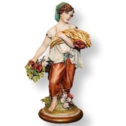 Статуэтка из фарфора Лето