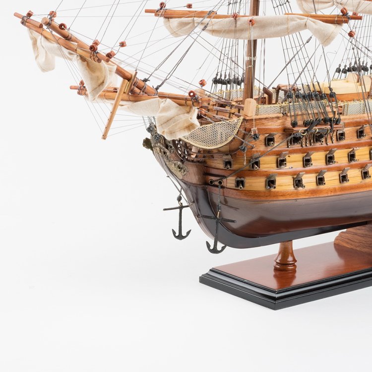 Модель корабля HMS Victory со спущенными парусами, 80 см
