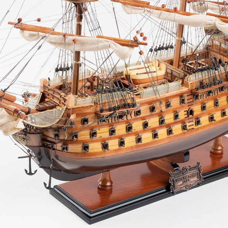 Модель корабля HMS Victory со спущенными парусами, 80 см