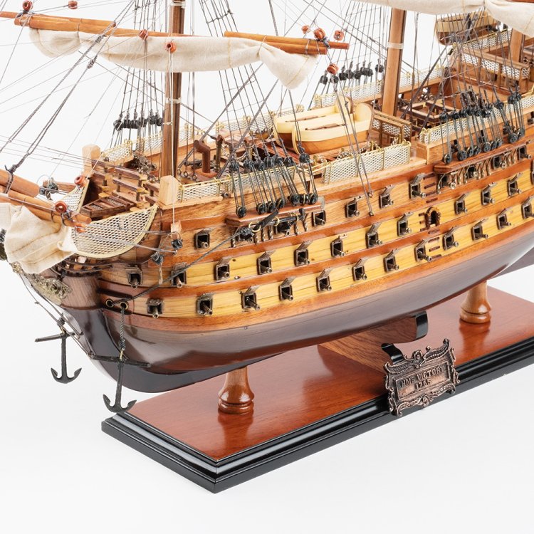 Модель корабля HMS Victory со спущенными парусами, 80 см