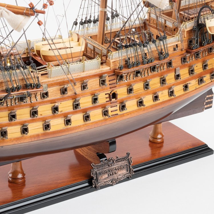 Модель корабля HMS Victory со спущенными парусами, 80 см
