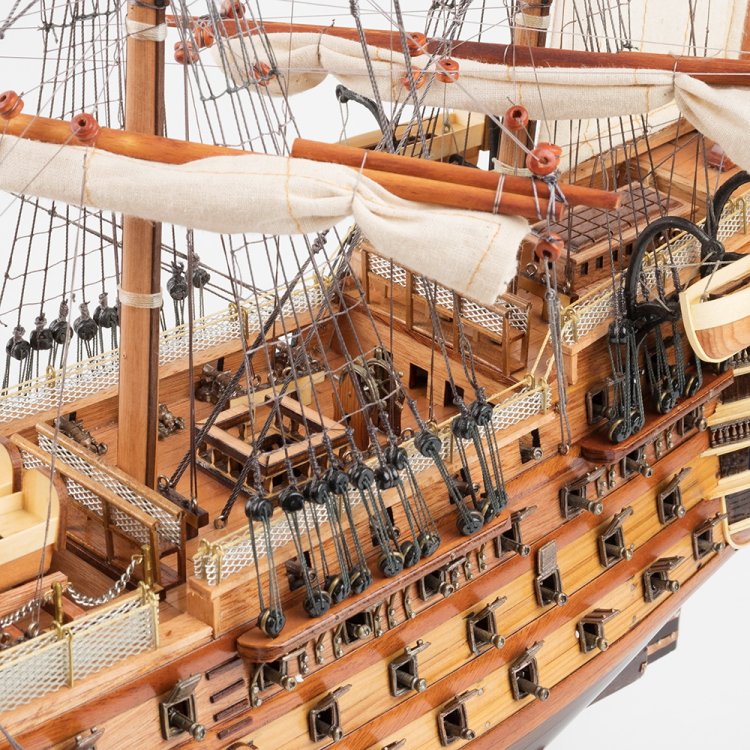 Модель корабля HMS Victory со спущенными парусами, 80 см