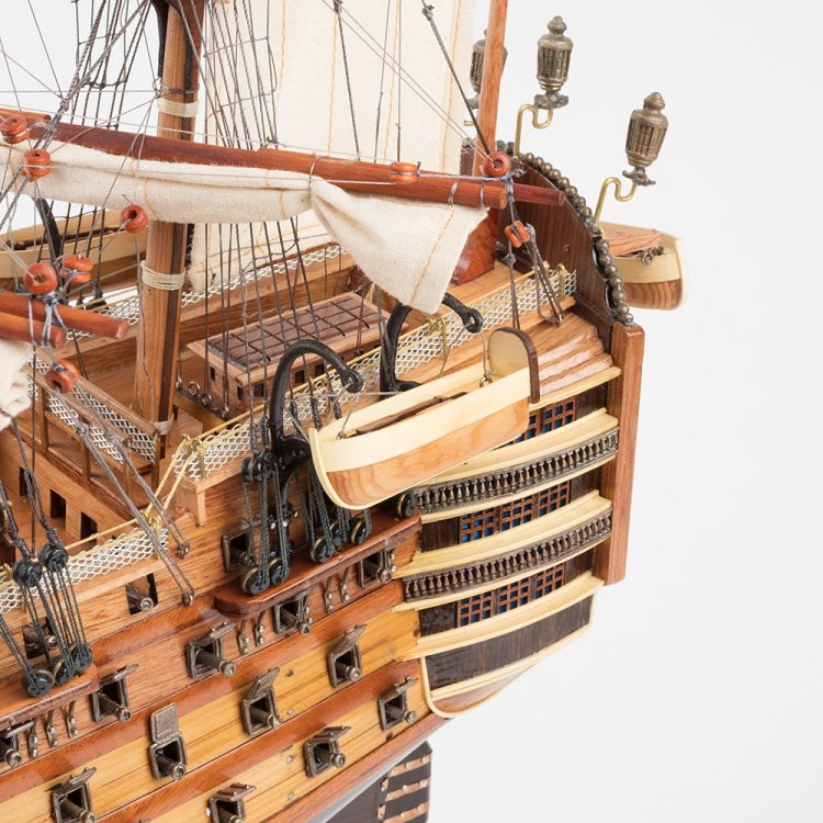 Модель корабля HMS Victory со спущенными парусами, 80 см