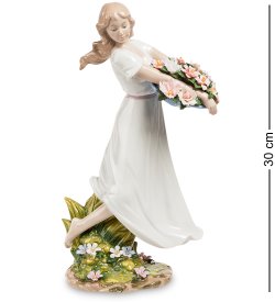 Статуэтка из фарфора Девушка на лугу с цветами
