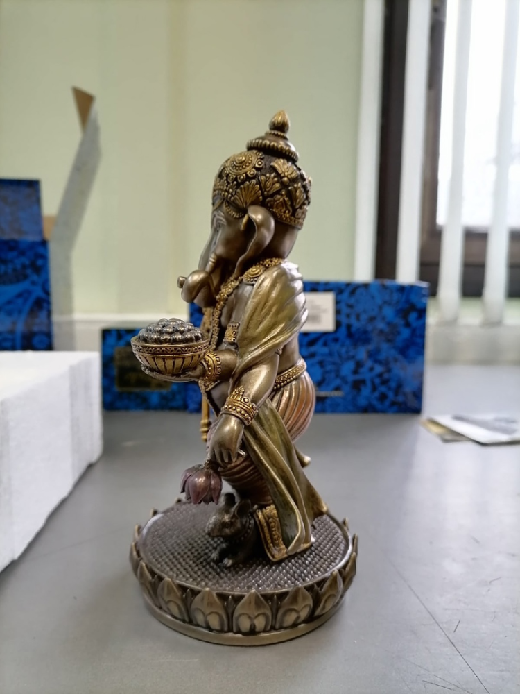 Статуэтка Ганеша на лотосе Veronese WS-540, фото со склада вид со стороны