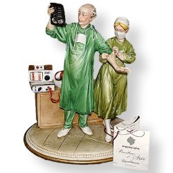 Статуэтка из фарфора Хирург