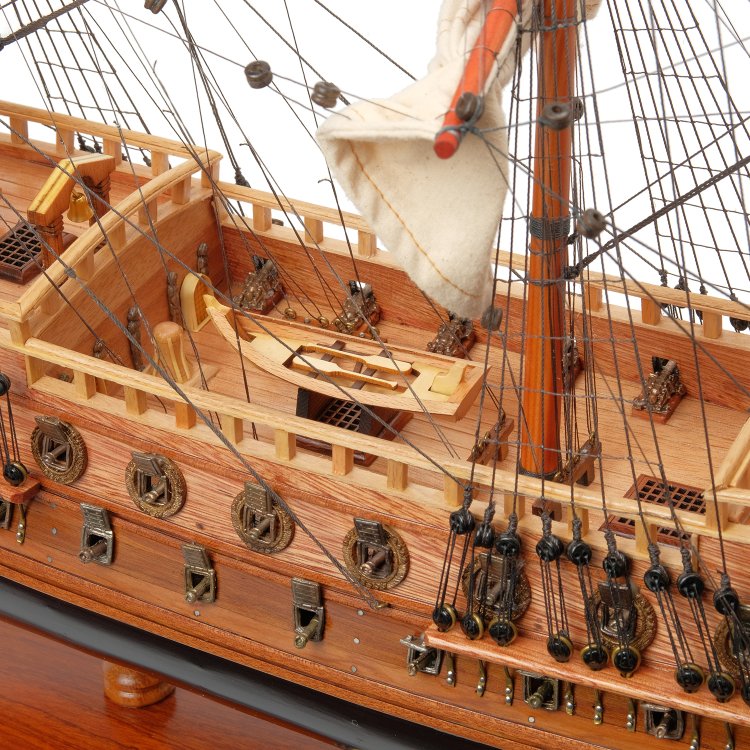 Модель корабля Гото Предестинация из дерева, фотография крупным планом 4