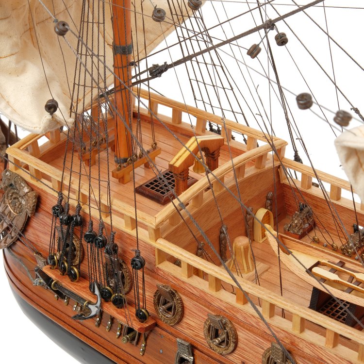 Модель корабля Гото Предестинация из дерева, фотография крупным планом 7