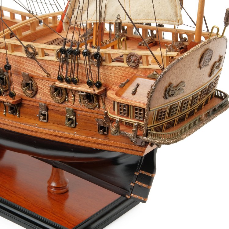 Модель корабля Гото Предестинация из дерева, фотография крупным планом 12