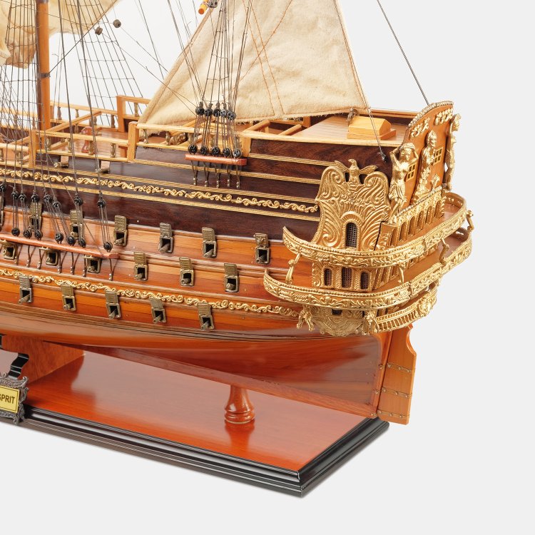 Модель корабля из дерева Saint Esprit, фото крупным планом 5
