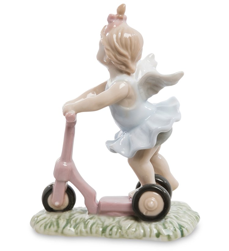 Статуэтка из фарфора Ангелочек девочка на самокате Pavone JP-36/31, фотография сбоку