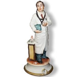Статуэтка из фарфора Педиатор