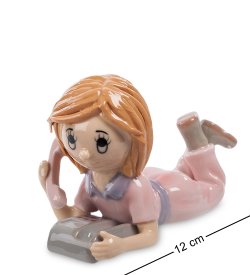 Статуэтка из керамики Девочка и телефон