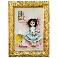 Картина из фарфора Кукла стоящая у тумбочки