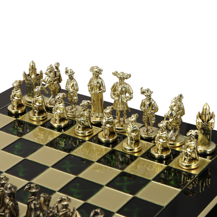 Шахматы на зеленой доске Рыцари Средневековья Manopoulos MP-S-12-C-44-GRE, золотые фигуры на доске