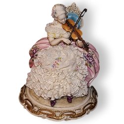 Статуэтка из фарфора Дама со скрипкой
