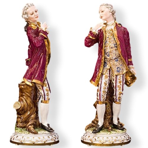 Скульптура из фарфора Кавалер (разноцветная)