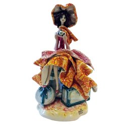 Статуэтка из фарфора Путешественница с фотоаппаратом