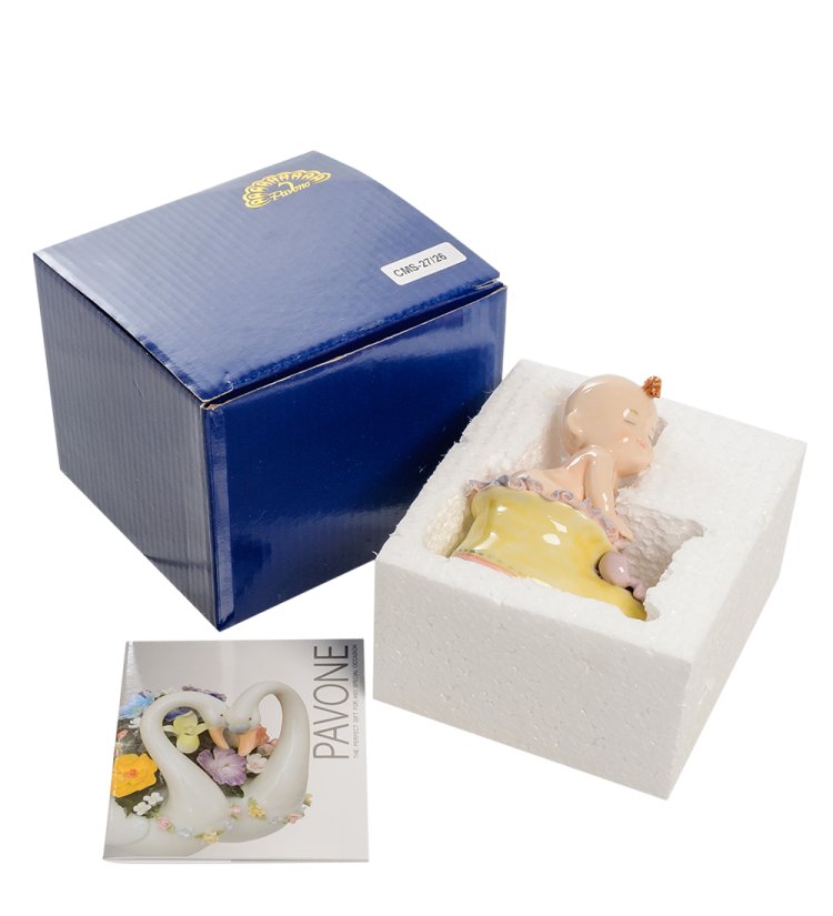 Фигурка из фарфора Малыш в ботинке Pavone CMS-27/26, фотография в упаковке