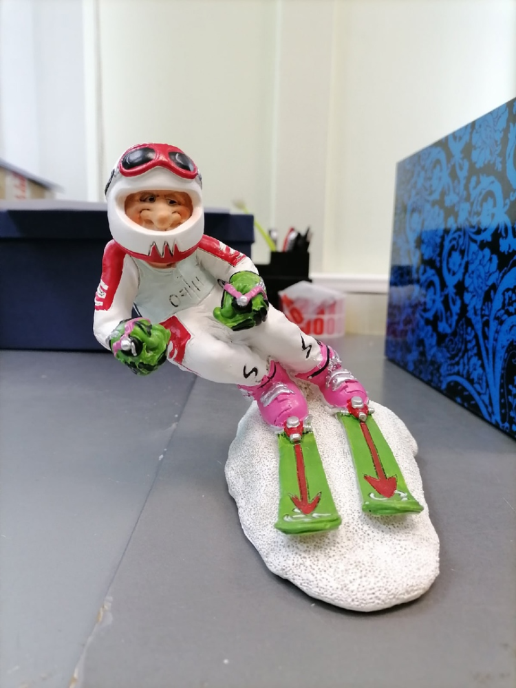 Фигурка Горные лыжи The Comical World of Stratford RV-270, фото со склада портретный вид