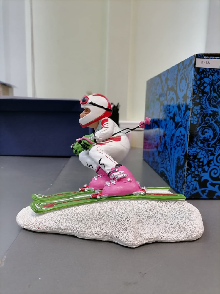 Фигурка Горные лыжи The Comical World of Stratford RV-270, фото со склада вид профиль