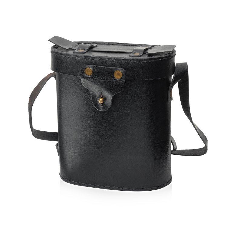 Бинокль в кожаном чехле, черный, фотография футляра