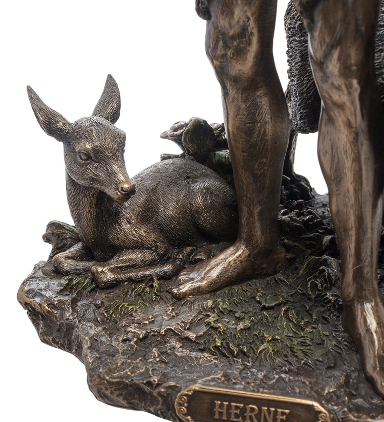 Статуэтка Херн-охотник Veronese WS-575, увеличенный вид деталей