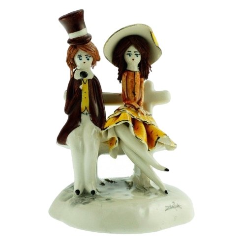 Фигурка из фарфора Пара на скамье (маленькая)