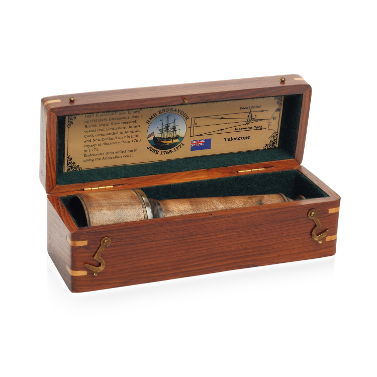 Подзорная труба в деревянном футляре HMS Endavour, упаковочный вид