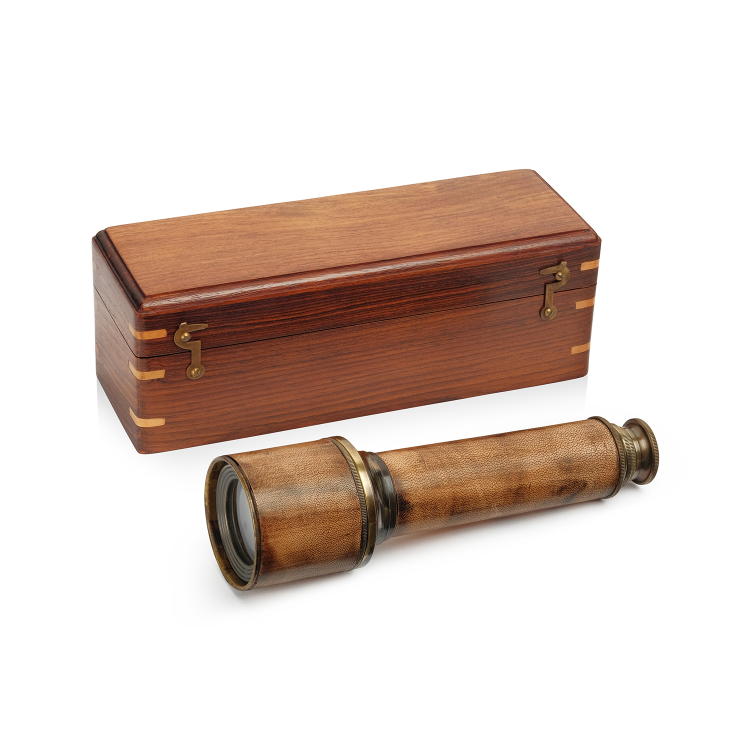 Подзорная труба в деревянном футляре HMS Endavour, собранный вид