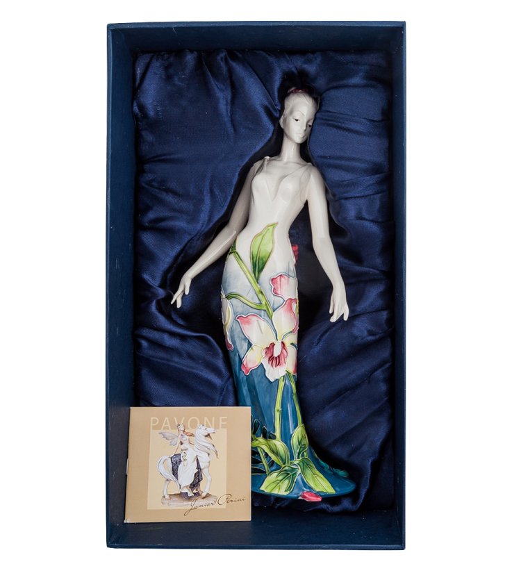 Статуэтка из фарфора Прекрасная леди в платье с цветами Pavone JP-96/ 34, фотография в упаковке